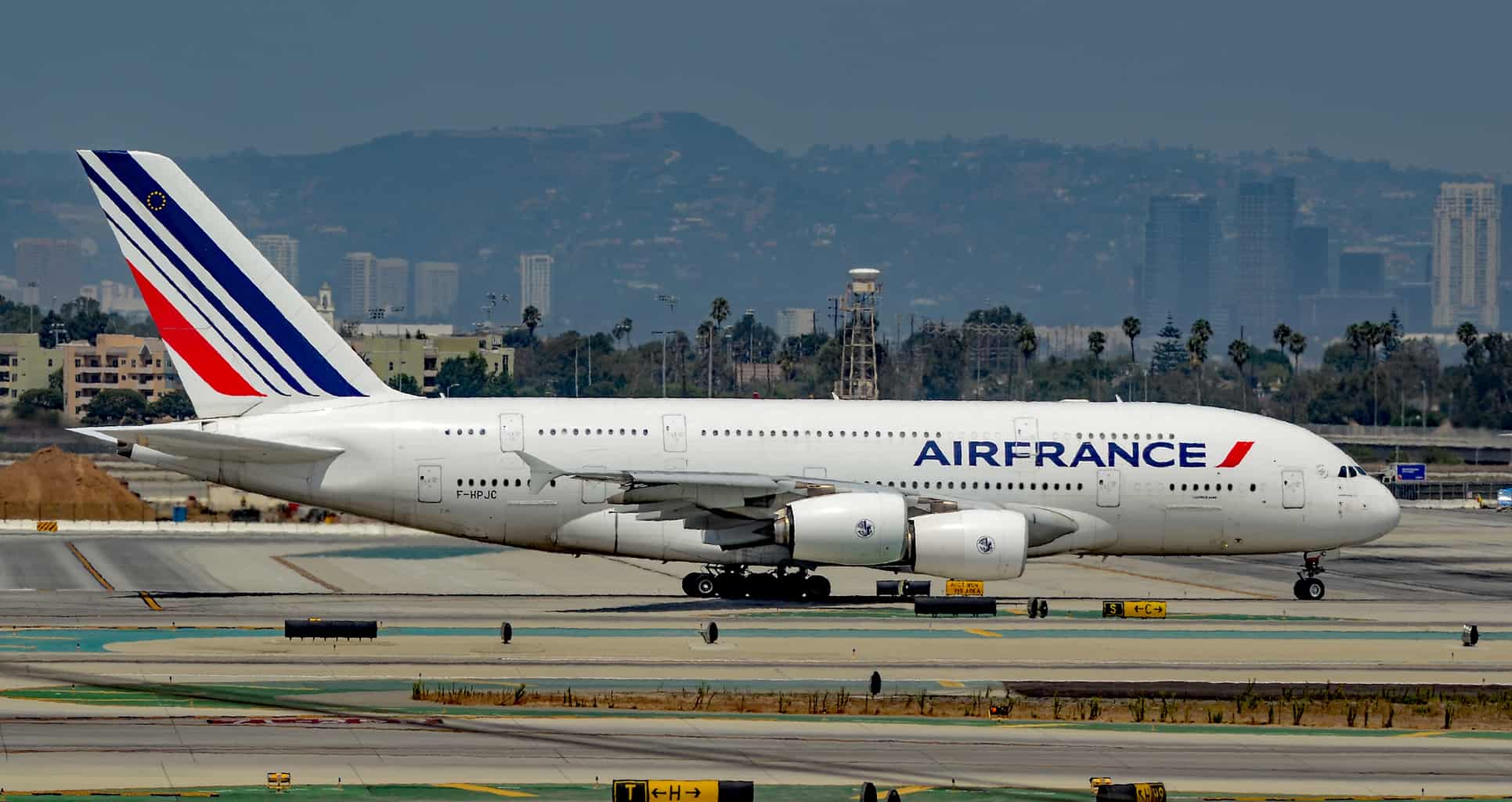 Picture of Air France jet on runway